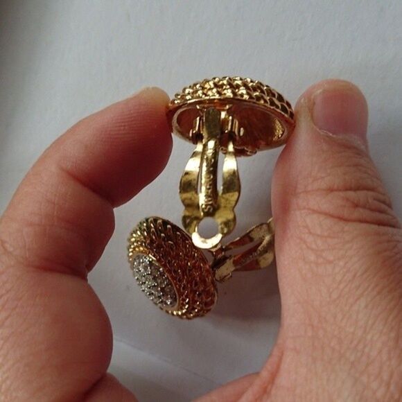 Gold tone Swarovski CLIP-ON earrings - Picture 3 of 6